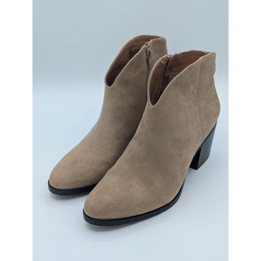 White Mountain Tattles Ankle Boots 10M Beige Boho Minimalist Workwear Capsule